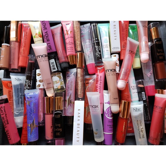 Lipgloss, Lipstick, Lip balms Bundle Of 5 Pieces - Picture 3 of 3